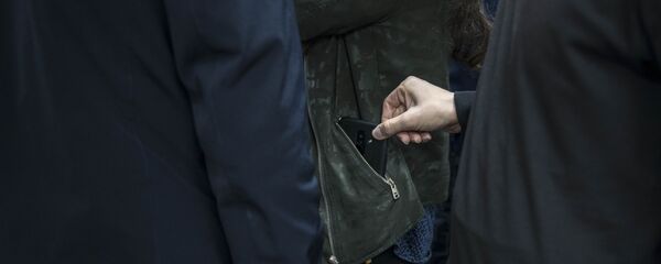 Случаи карманной кражи в Бишкеке - Sputnik Кыргызстан