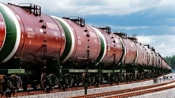 Күйүүчү май ташыган цистерналар. Архив - Sputnik Кыргызстан