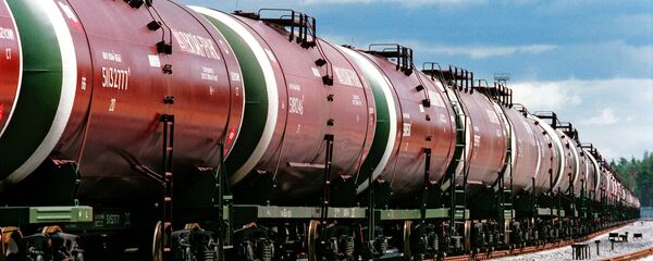 Күйүүчү май ташыган цистерналар. Архив - Sputnik Кыргызстан