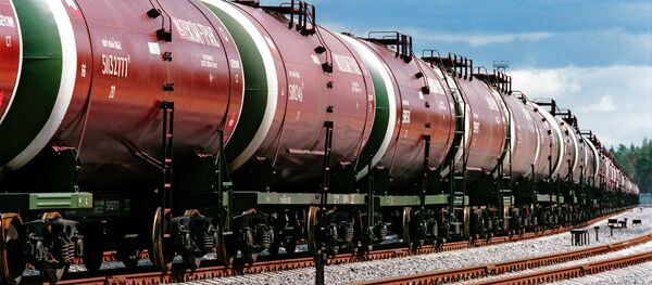 Күйүүчү май ташыган цистерналар. Архив - Sputnik Кыргызстан