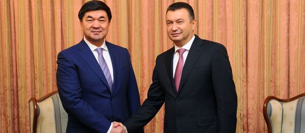 Встреча Мухаммедкалыя Абылгазиева с Кохиром Расулзодой - Sputnik Кыргызстан