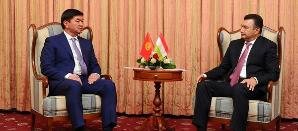 Встреча Мухаммедкалыя Абылгазиева с Кохиром Расулзодой Встреча Мухаммедкалыя Абылгазиева с Кохиром Расулзодой - Sputnik Кыргызстан