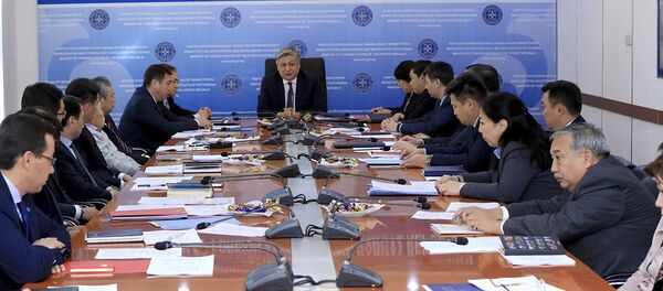 Эрлан Абдылдаевдин министр кезиндеги акыркы жыйыны - Sputnik Кыргызстан
