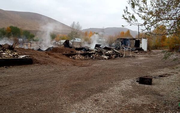 По предварительным данным, причиной пожара стало замыкание электропроводки. - Sputnik Кыргызстан