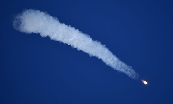 Старт ракеты-носителя Союз-ФГ с пилотируемым кораблем Союз МС-10 - Sputnik Кыргызстан