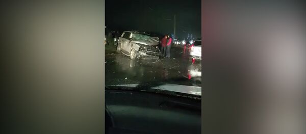 Машина вдребезги — в Бишкеке Range Rover попал в жуткое ДТП. Видео - Sputnik Кыргызстан