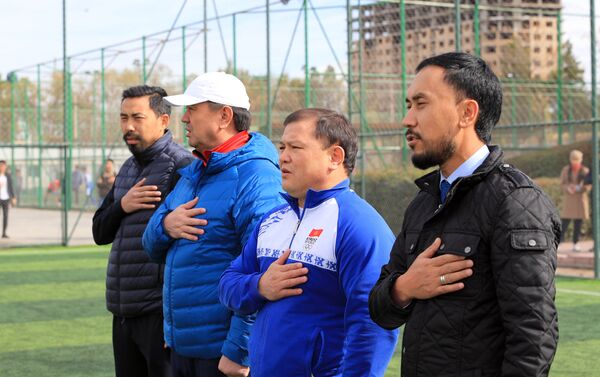 Футбол депутатов Жогорку Кенеша с министрами КР в Бишкеке - Sputnik Кыргызстан
