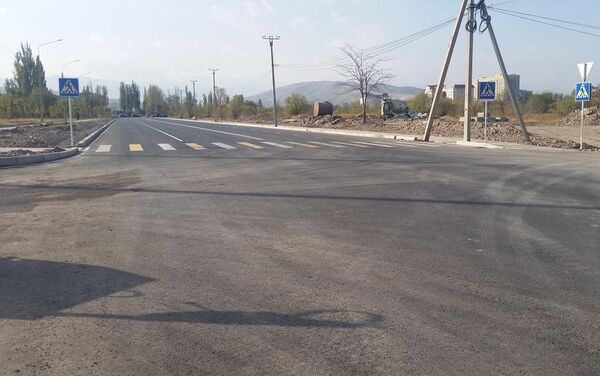 Также автомобилисты могут проехать по улице Токтоналиева. Ремонтные работы провели в верхней части дороги ниже Южной магистрали (протяженность 700 метров). - Sputnik Кыргызстан