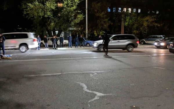 Бишкекте Toyota Camry унаасы эркек кишини коюп кетип жеринде мүрт кетти - Sputnik Кыргызстан