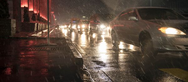 Первый снег выпал в Бишкеке - Sputnik Кыргызстан