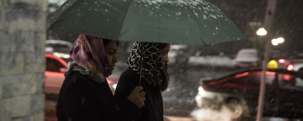 Первый снег выпал в Бишкеке - Sputnik Кыргызстан