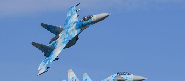 Президент Украины П. Порошенко посетил Объединенный операционный центр сил многонациональных учений «Чистое небо-2018» - Sputnik Кыргызстан