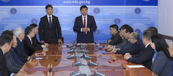Өкмөттүн маалыматы боюнча 17-октябрь күнү премьер-министр Мухаммедкалый Абылгазиев жаңы жетекчини ТИМ жамаатына тааныштырган - Sputnik Кыргызстан