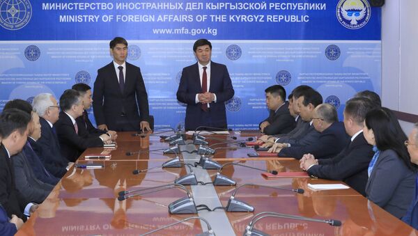 Өкмөттүн маалыматы боюнча 17-октябрь күнү премьер-министр Мухаммедкалый Абылгазиев жаңы жетекчини ТИМ жамаатына тааныштырган - Sputnik Кыргызстан