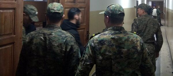 На скамье подсудимых — обвиняемый в убийстве девушки Марс Бодошев и Ахмат Сейитов, проходящий по уголовному делу как соучастник похищения. - Sputnik Кыргызстан