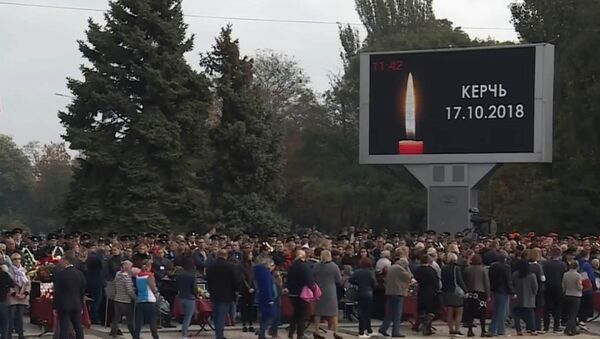 Церемония прощания с жертвами трагедии в Керчи - Sputnik Кыргызстан
