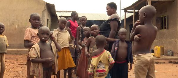 Женщина родила 44 ребенка — первенец появился в 13 лет. Репортаж из Уганды - Sputnik Кыргызстан