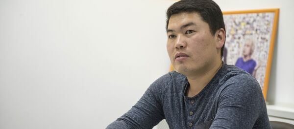 Предприниматель Айтмат Эшболотов во время интервью корреспонденту Sputnik Кыргызстан Предприниматель Айтмат Эшболотов во время интервью корреспонденту Sputnik Кыргызстан - Sputnik Кыргызстан