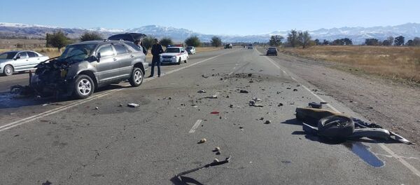 Последствия ДТП в Кеминском районе Чуйской области - Sputnik Кыргызстан