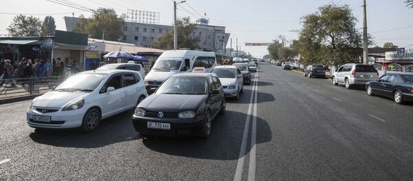 Автомобили на проспекте Чуй в Бишкеке. Архивное фото - Sputnik Кыргызстан