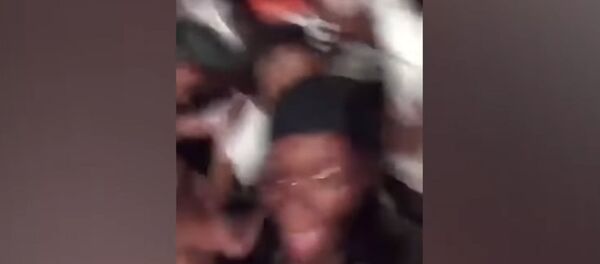 Во время вечеринки в США под танцующими студентами провалился пол. Видео - Sputnik Кыргызстан