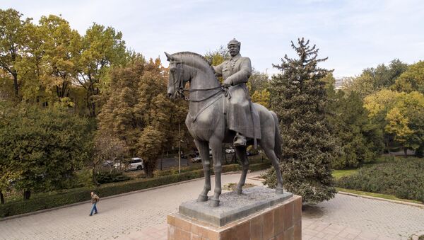 Памятник Михаилу Фрунзе в Бишкеке - Sputnik Кыргызстан