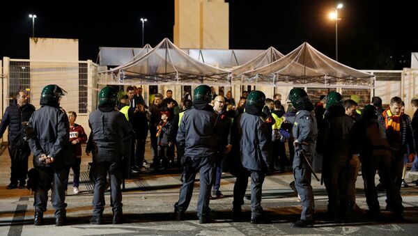 Сотрудники полиции около олимпийского стадиона в Риме перед матчем ЦСКА с итальянской Ромой в рамках Лиги чемпионов. 23 октября 2018 года - Sputnik Кыргызстан
