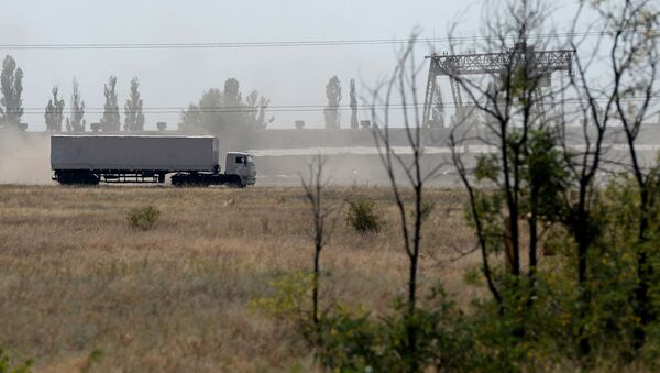 Первые КамАЗы с гуманитарной помощью из РФ прибыли к КПП на границе с Украиной - Sputnik Кыргызстан