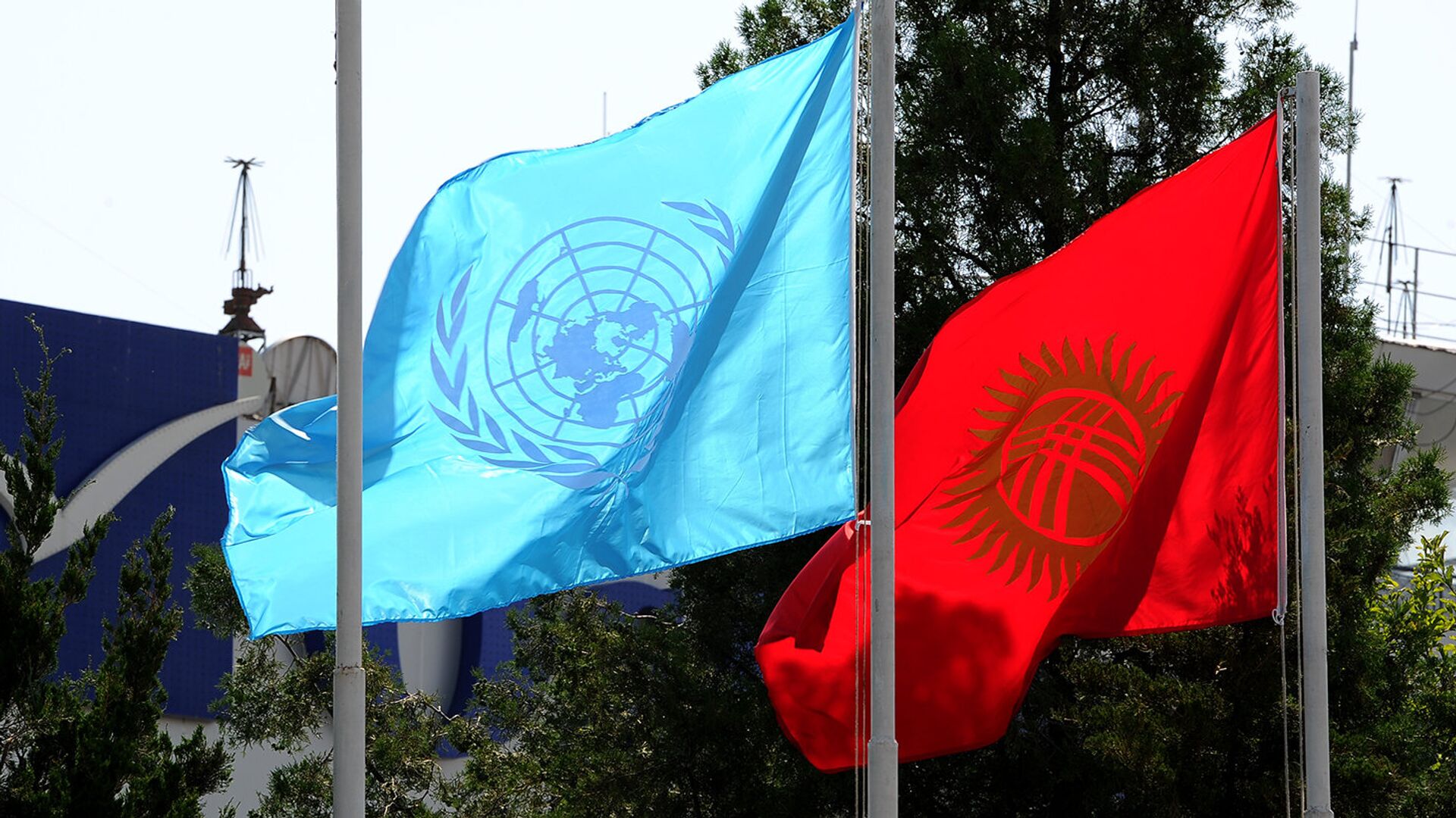Флаги Кыргызстана и ООН. Архивное фото - Sputnik Кыргызстан, 1920, 25.03.2023