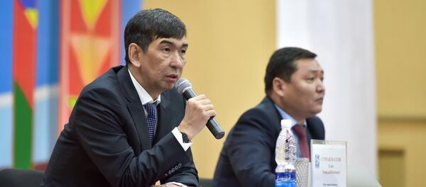 Встреча мэра Бишкека Азиза Суракматова с жителями Октябрьского района Бишкека Встреча мэра Бишкека Азиза Суракматова с жителями Октябрьского района Бишкека - Sputnik Кыргызстан