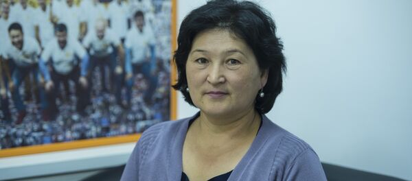 Оорулардын алдын алуу жана санитардык-эпидемиологиялык көзөмөл боюнча мамлекеттик департаменттин жугуштуу ооруларды көзөмөлдөө бөлүмүнүн башчысы Динара Оторбаева - Sputnik Кыргызстан