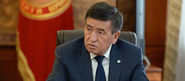 Рабочее совещание Сооронбая Жээнбекова с участием начальника Генерального штаба ВС и председателя Госкомитета по делам обороны Рабочее совещание Сооронбая Жээнбекова с участием начальника Генерального штаба ВС и председателя Госкомитета по делам обороны - Sputnik Кыргызстан