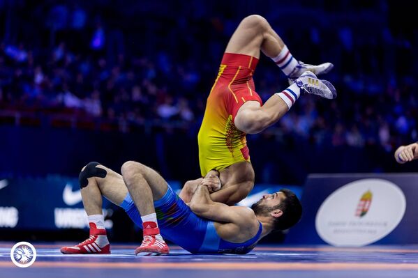 Чемпионат мира по борьбе среди взрослых в Будапеште - Sputnik Кыргызстан