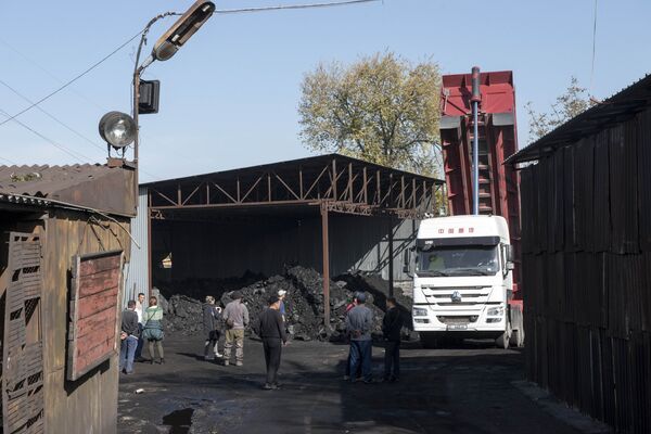 Цены на уголь в Бишкеке Цены на уголь в Бишкеке - Sputnik Кыргызстан