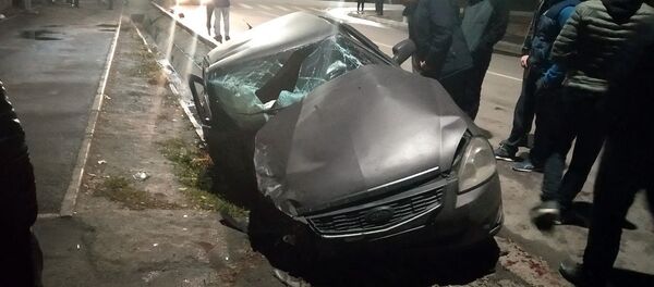 Бишкекте Honda Odyssey менен Lada Priora кагышкан - Sputnik Кыргызстан