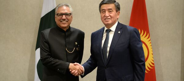 Президент Сооронбай Жээнбеков Пакистандын президенти Ариф Алви менен жолугушуу учурунда - Sputnik Кыргызстан