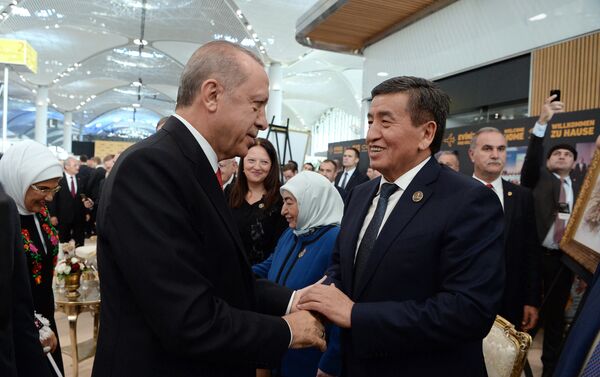 На церемонии открытия по приглашению Эрдогана присутствовал президент Кыргызстана Сооронбай Жээнбеков. - Sputnik Кыргызстан