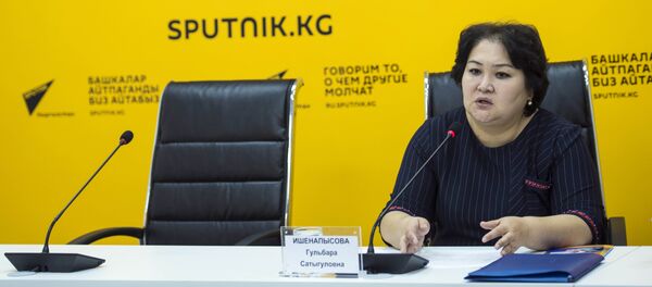 Директор Республиканского центра иммунопрофилактики при Минздраве КР Гульбара Ишенапысова - Sputnik Кыргызстан