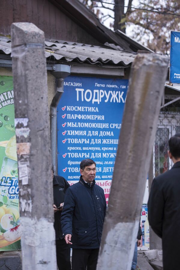 Прогулка мэра Бишкека Азиза Суракматова и его команды по Бишкеку - Sputnik Кыргызстан