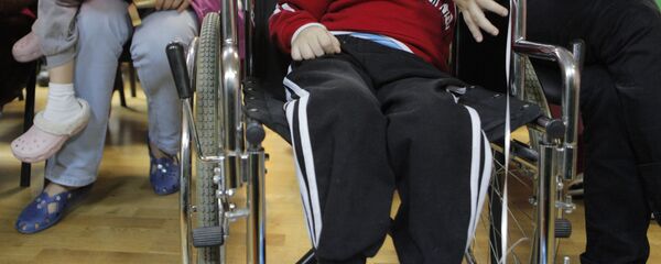 Ребенок в инвалидной коляске. Архивное фото - Sputnik Кыргызстан