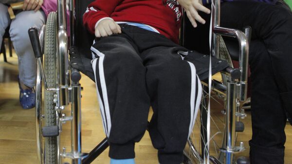 Ребенок в инвалидной коляске. Архивное фото - Sputnik Кыргызстан