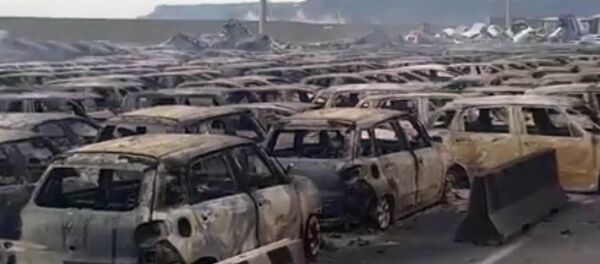 Готовили на экспорт — в Италии при пожаре сгорели сотни новых Maserati. Видео - Sputnik Кыргызстан