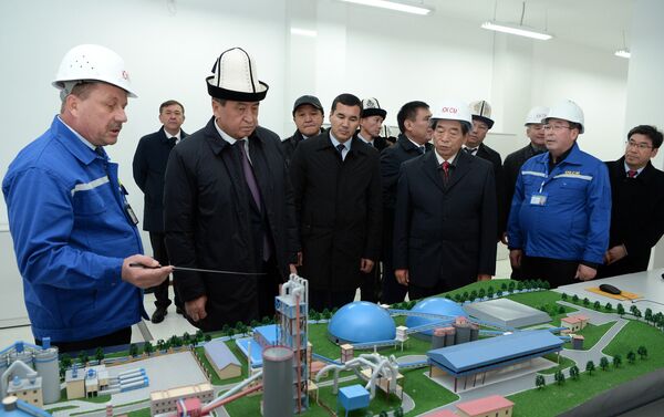 Глава государства заявил, что ему хорошо знакома история предприятия. - Sputnik Кыргызстан