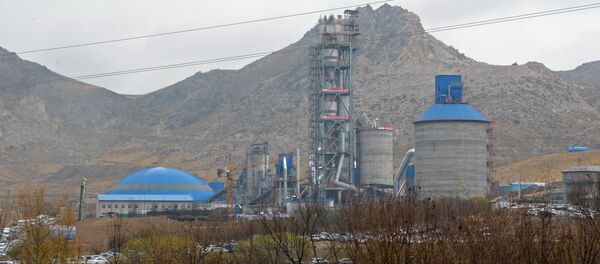 Открытие Араванского цементного завода в Ошской области Открытие Араванского цементного завода в Ошской области - Sputnik Кыргызстан