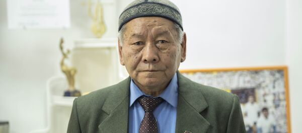 Отличник образования КР, заслуженный деятель Жетиген Чалапинов - Sputnik Кыргызстан