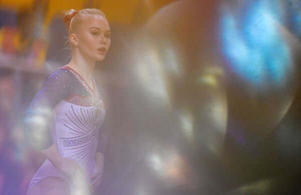 Российская гимнастка Ангелина Мельникова в финале индивидуального многоборья среди женщин на чемпионате мира по спортивной гимнастике в Дохе - Sputnik Кыргызстан