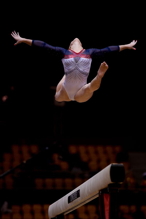 Американская гимнастка Симона Байлз в финале индивидуального многоборья среди женщин на чемпионате мира по спортивной гимнастике в Дохе - Sputnik Кыргызстан