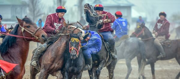 Таластын улакчылары Ош облусунун спортчулары менен Таластын улакчылары Ош облусунун спортчулары менен - Sputnik Кыргызстан