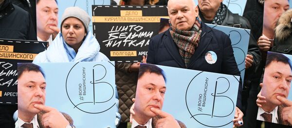 Акция в поддержку Кирилла Вышинского у посольства Украины Акция в поддержку Кирилла Вышинского у посольства Украины - Sputnik Кыргызстан