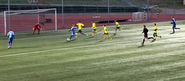 Подросток повторил гол столетия Марадоны — невероятное видео Подросток повторил гол столетия Марадоны — невероятное видео - Sputnik Кыргызстан